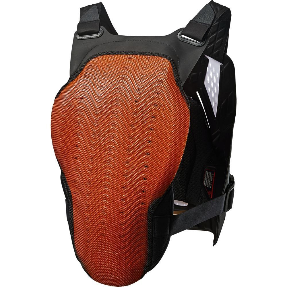 Un gilet nero e arancione con un cuscino sul retro