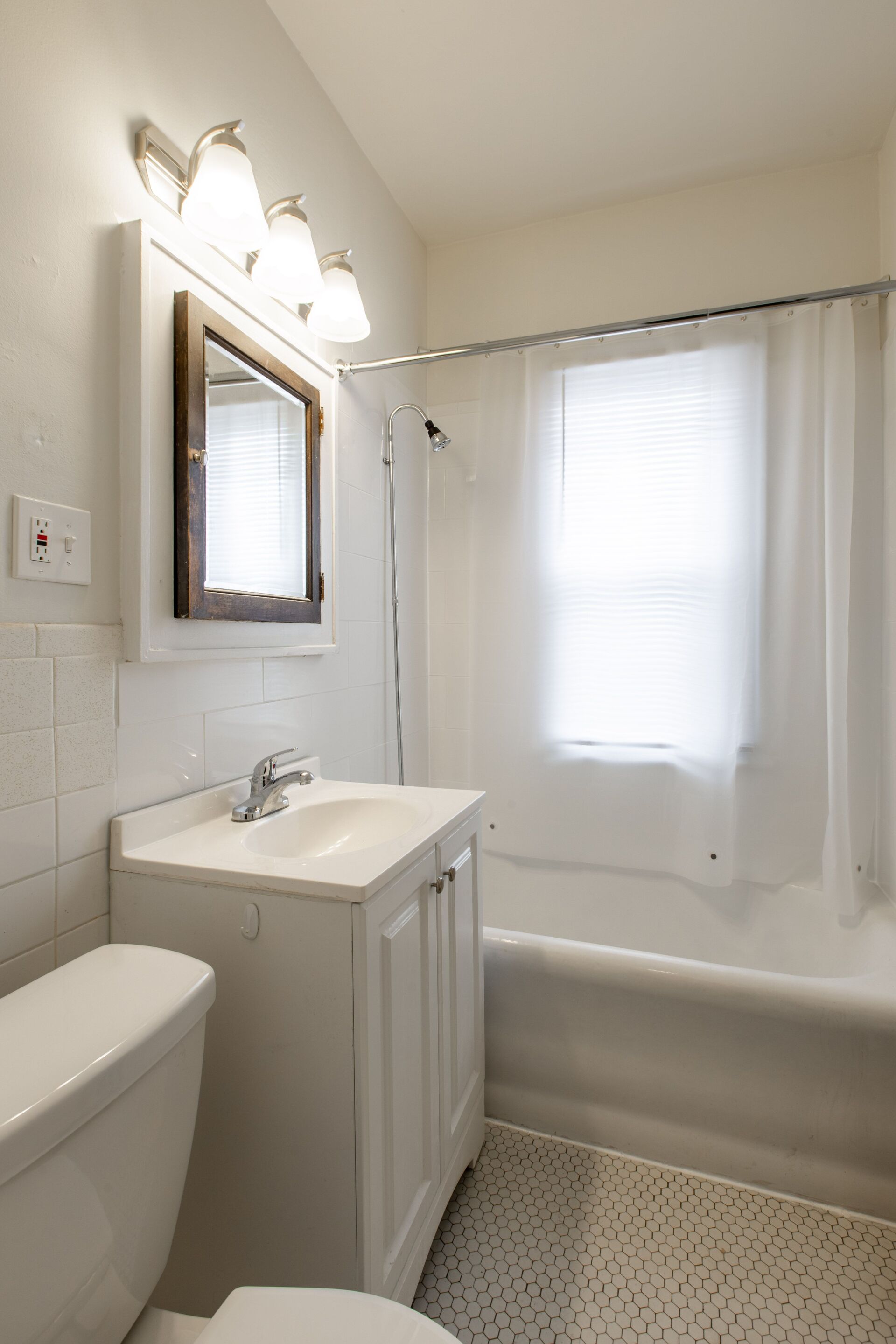 1785 Bryant Ave S Bathroom