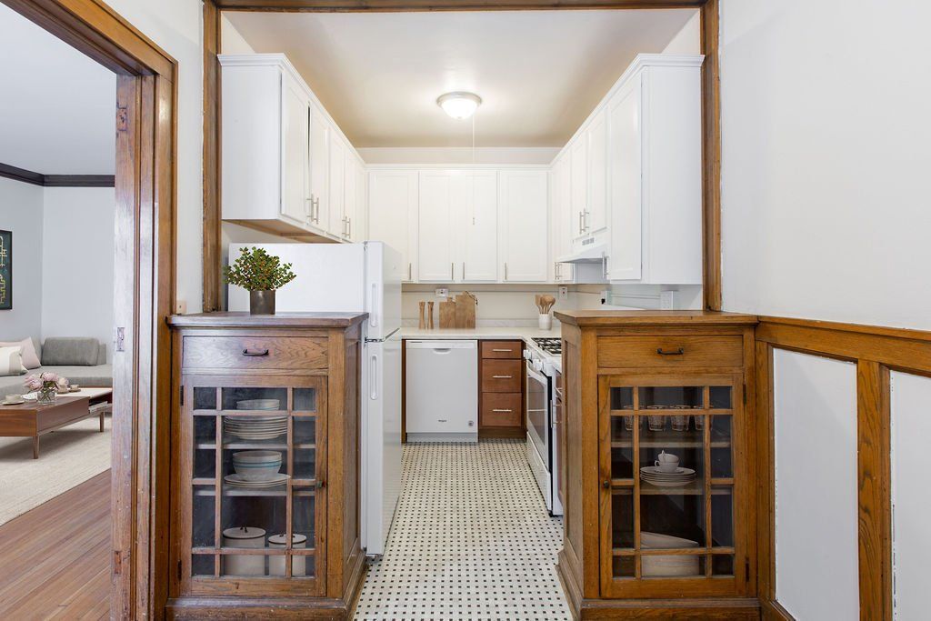 1785 Bryant Ave S Kitchen