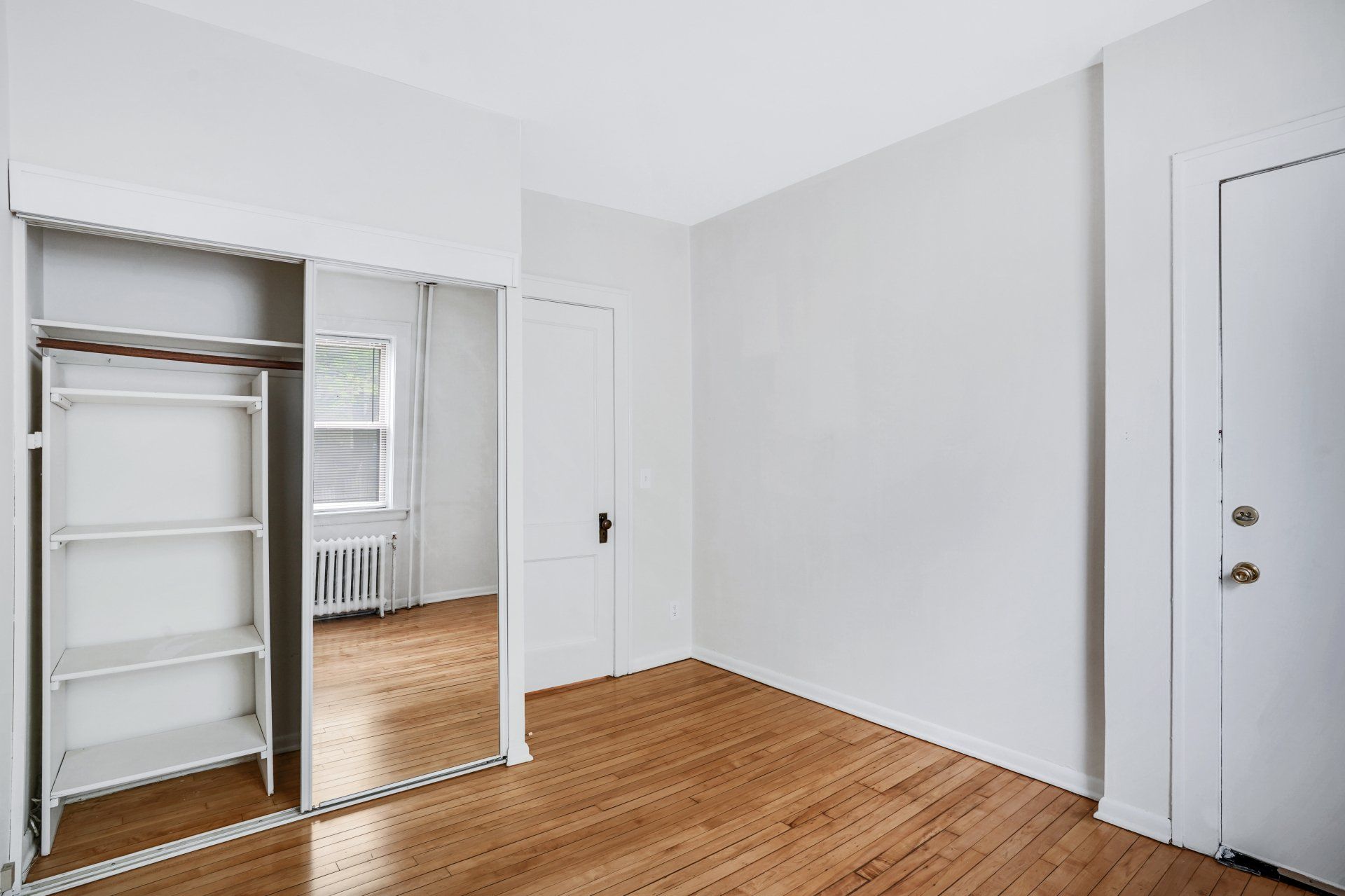 1919 Dupont Ave S Bedroom