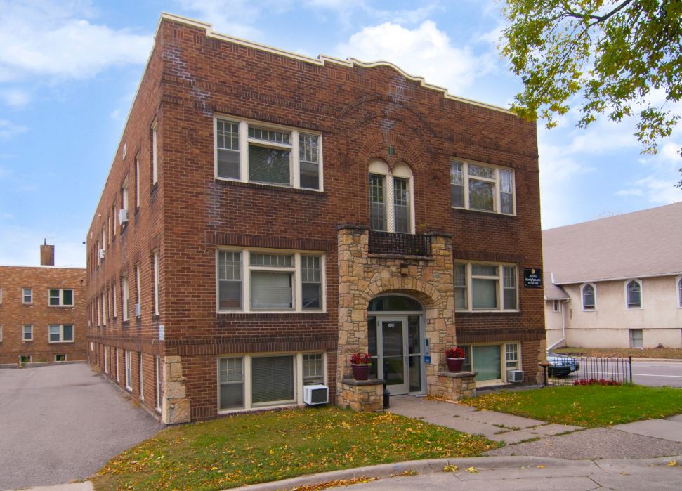 2426 Fillmore St NE
