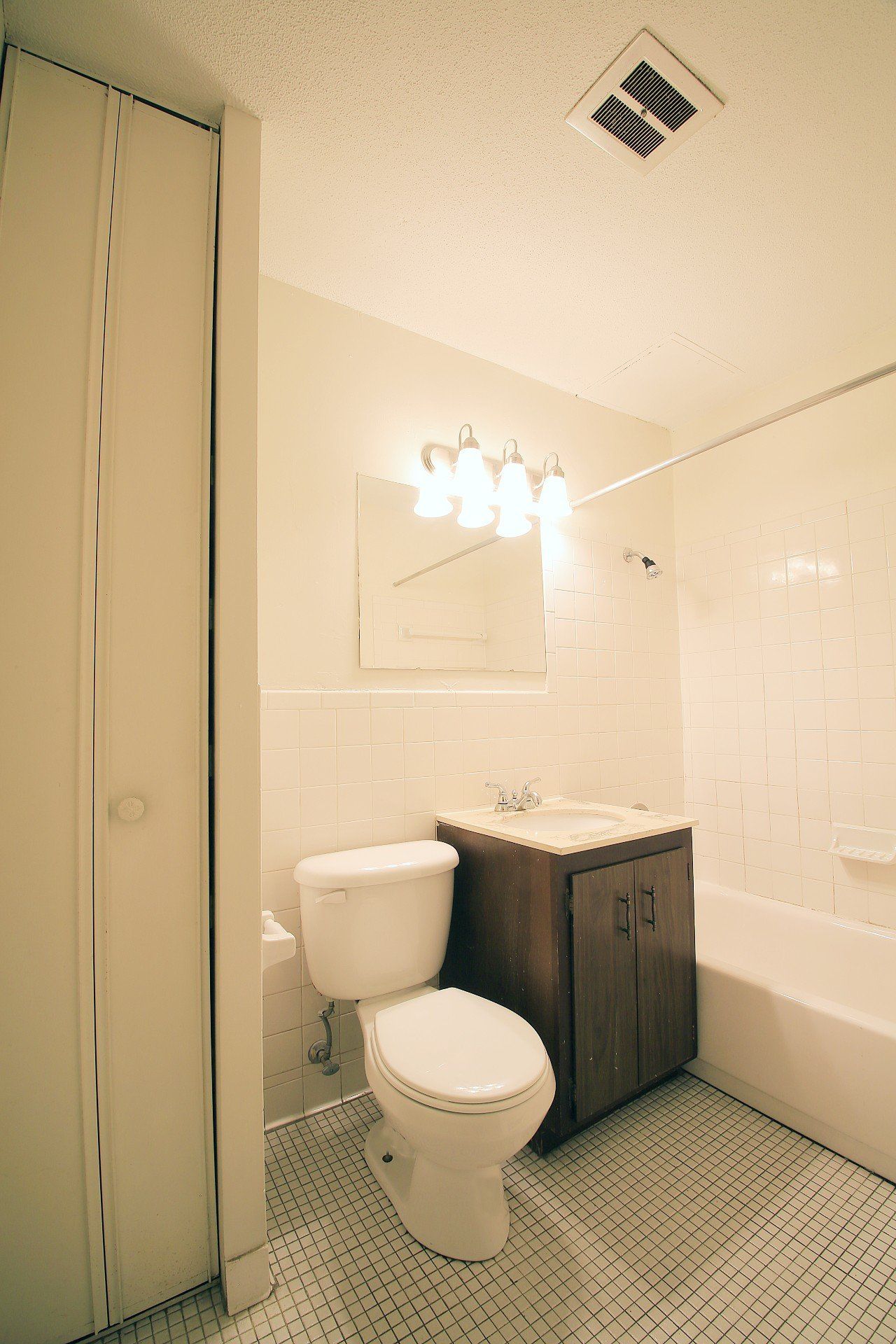2324 Bryant Ave S Bathroom