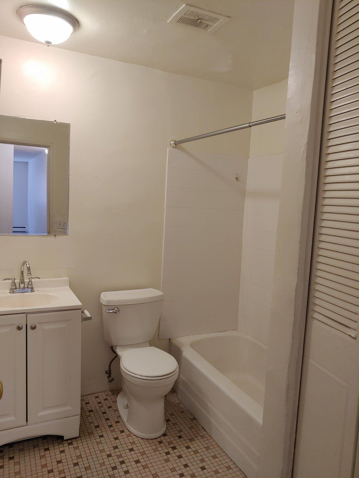 2420 Dupont Ave S Bathroom