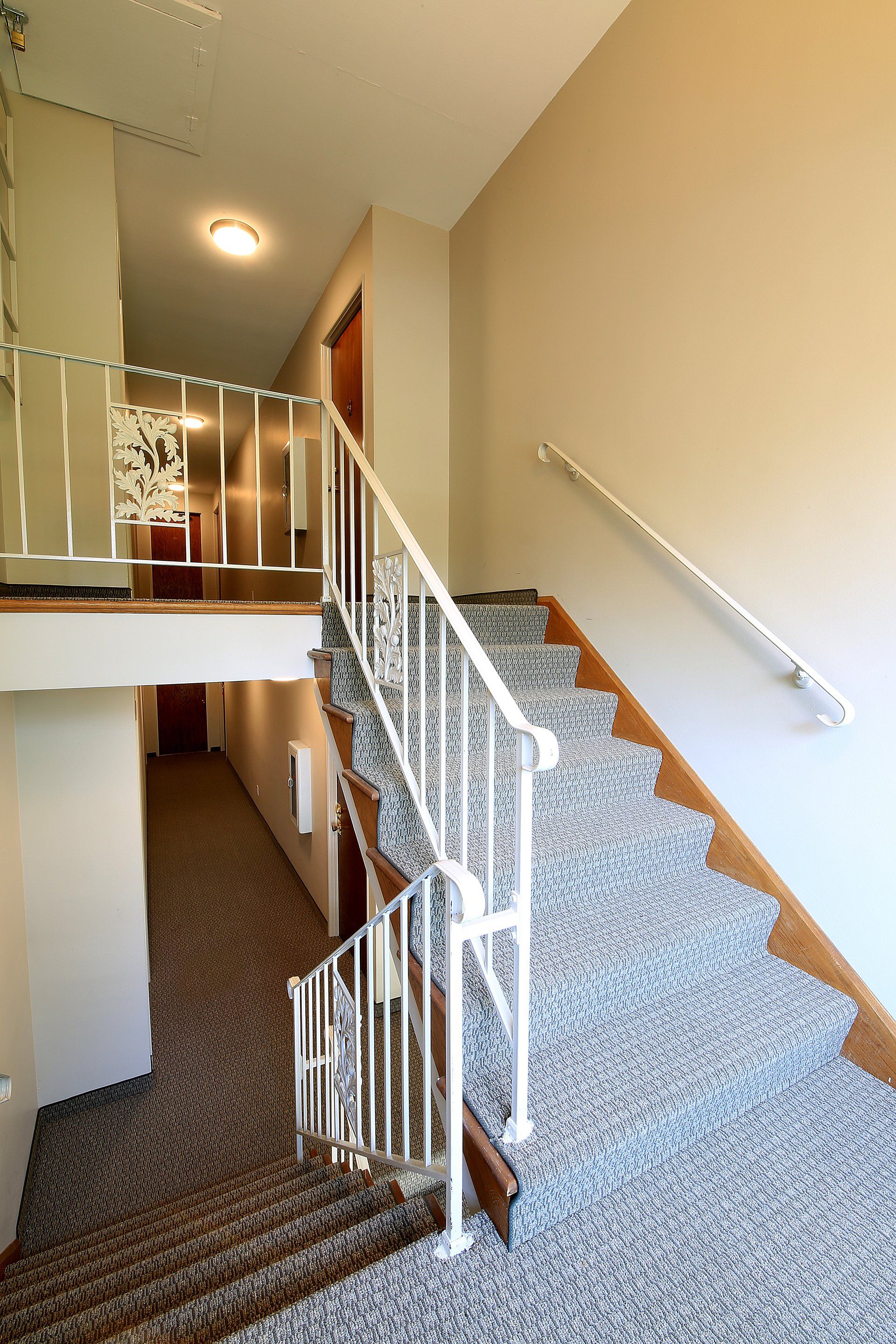 2420 Dupont Ave S Hallway
