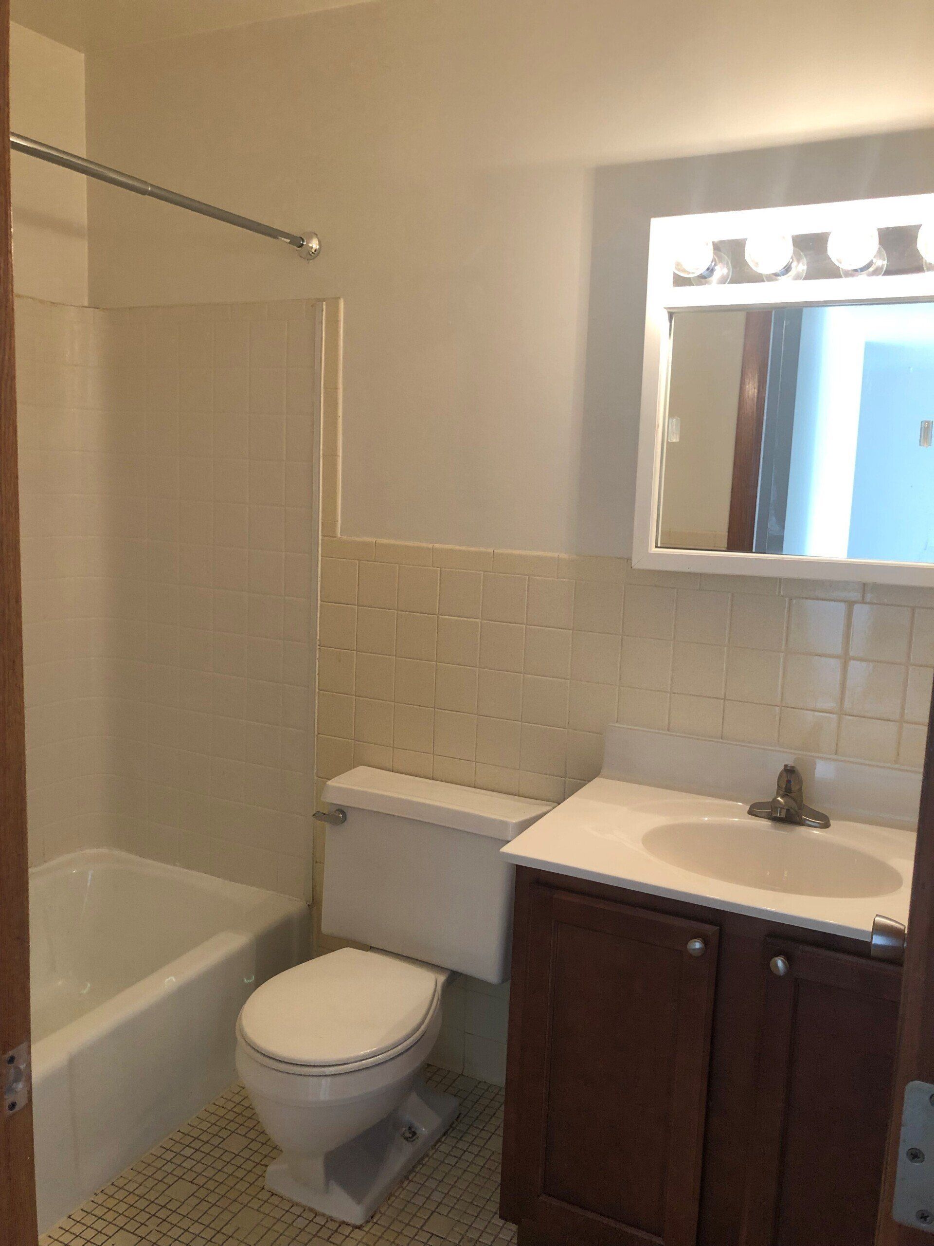 2730 Dupont Ave S Bathroom