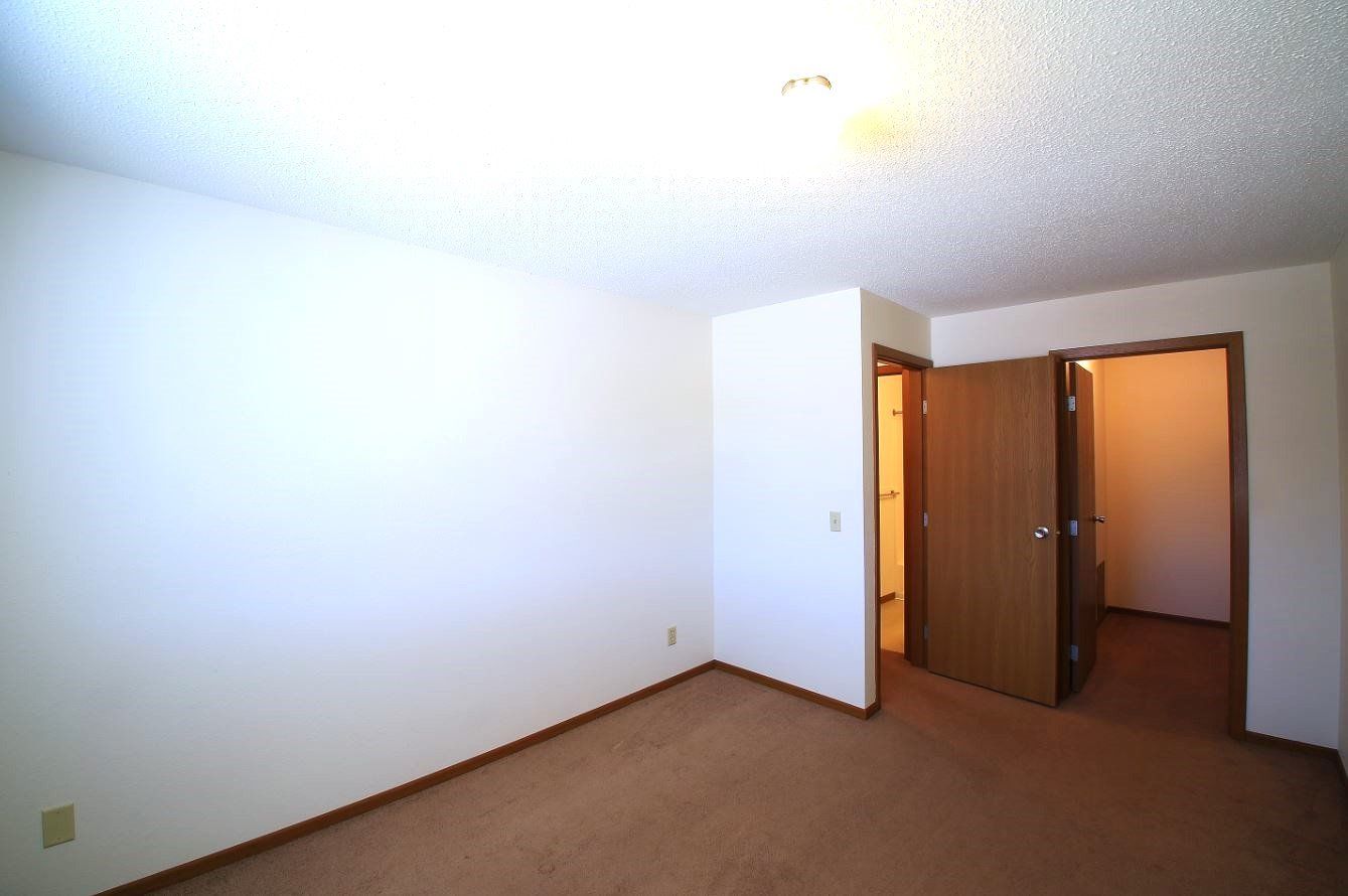 Lakeside Apartments Bedroom
