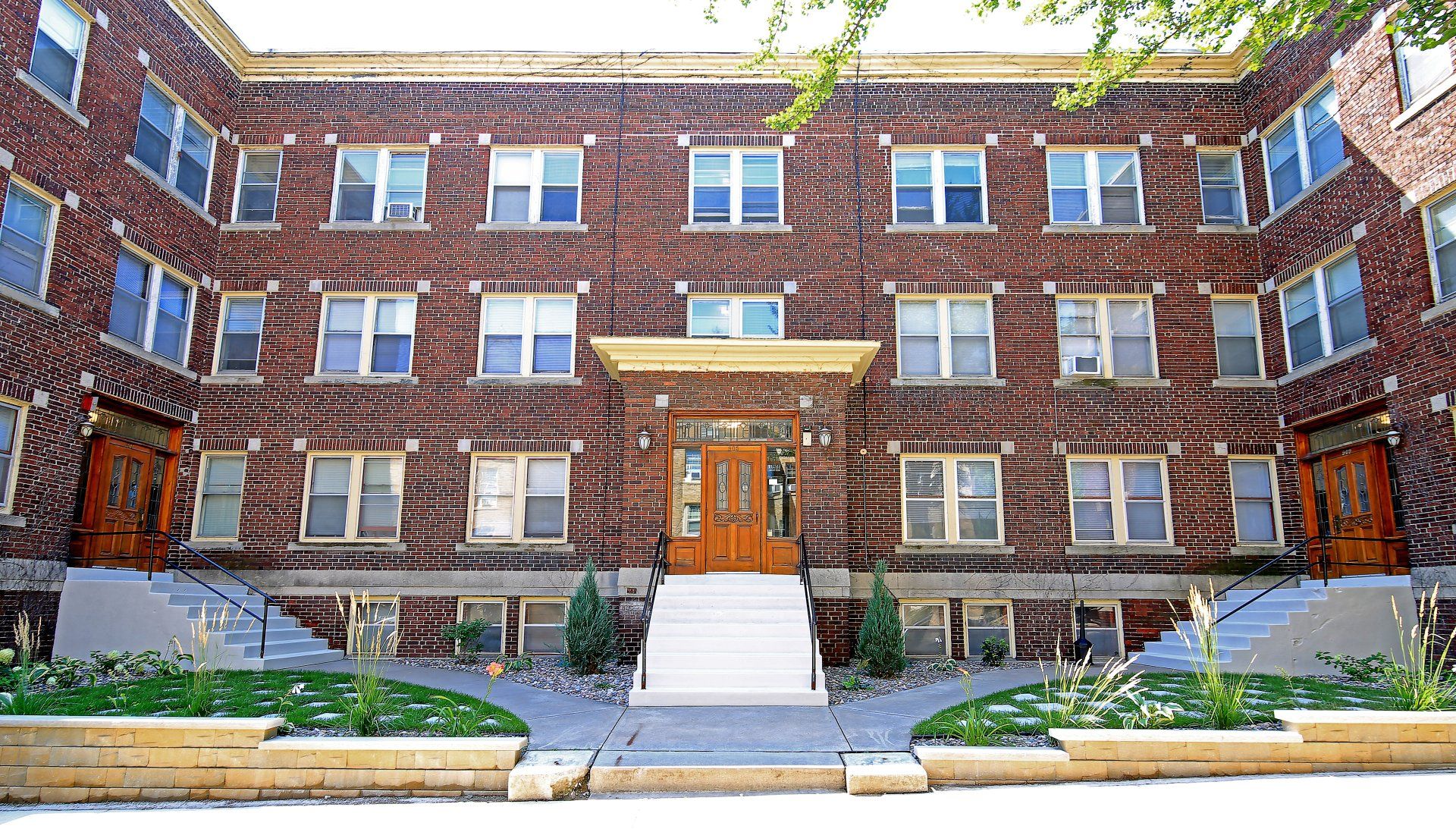 901-909 Summit Ave S
