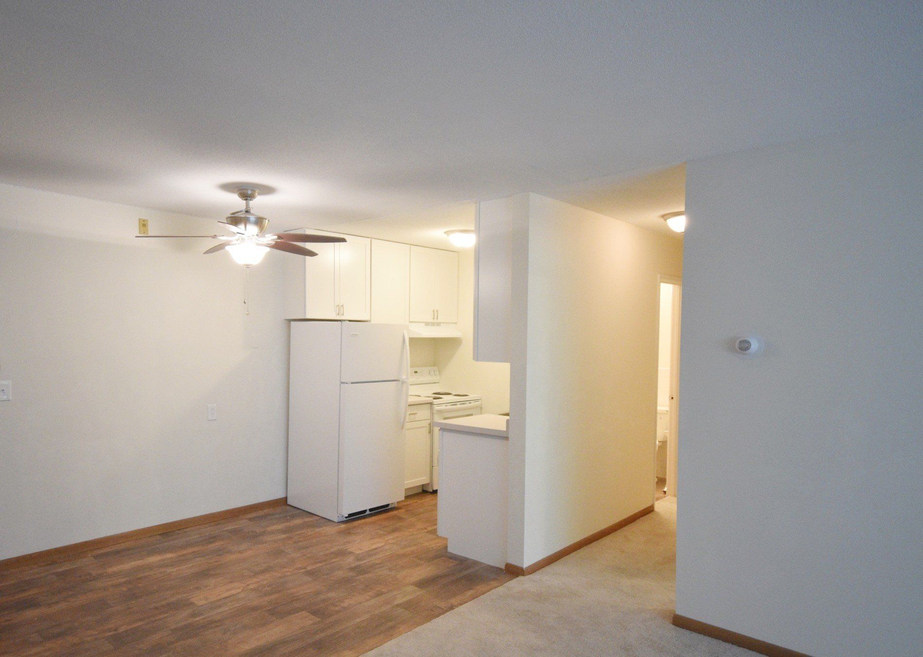 2509 Dupont Ave S Kitchen