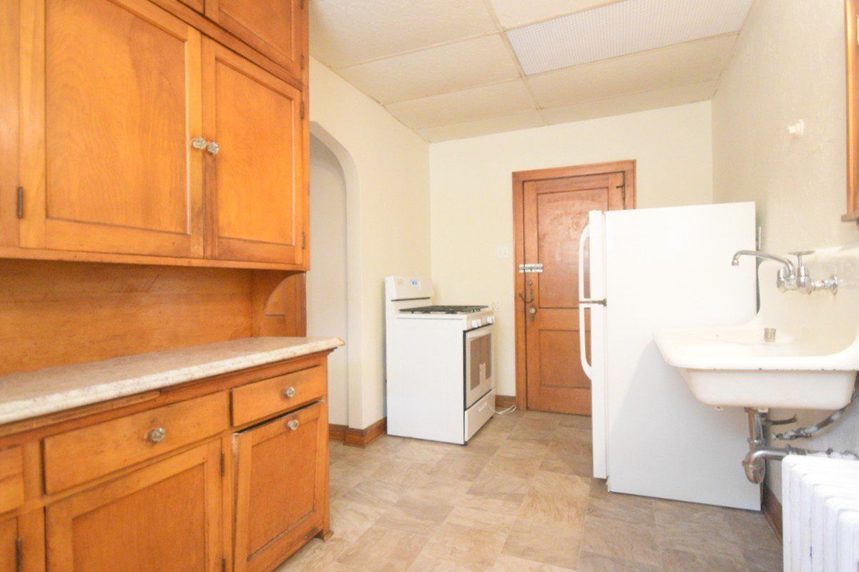 2426 Fillmore St NE Kitchen