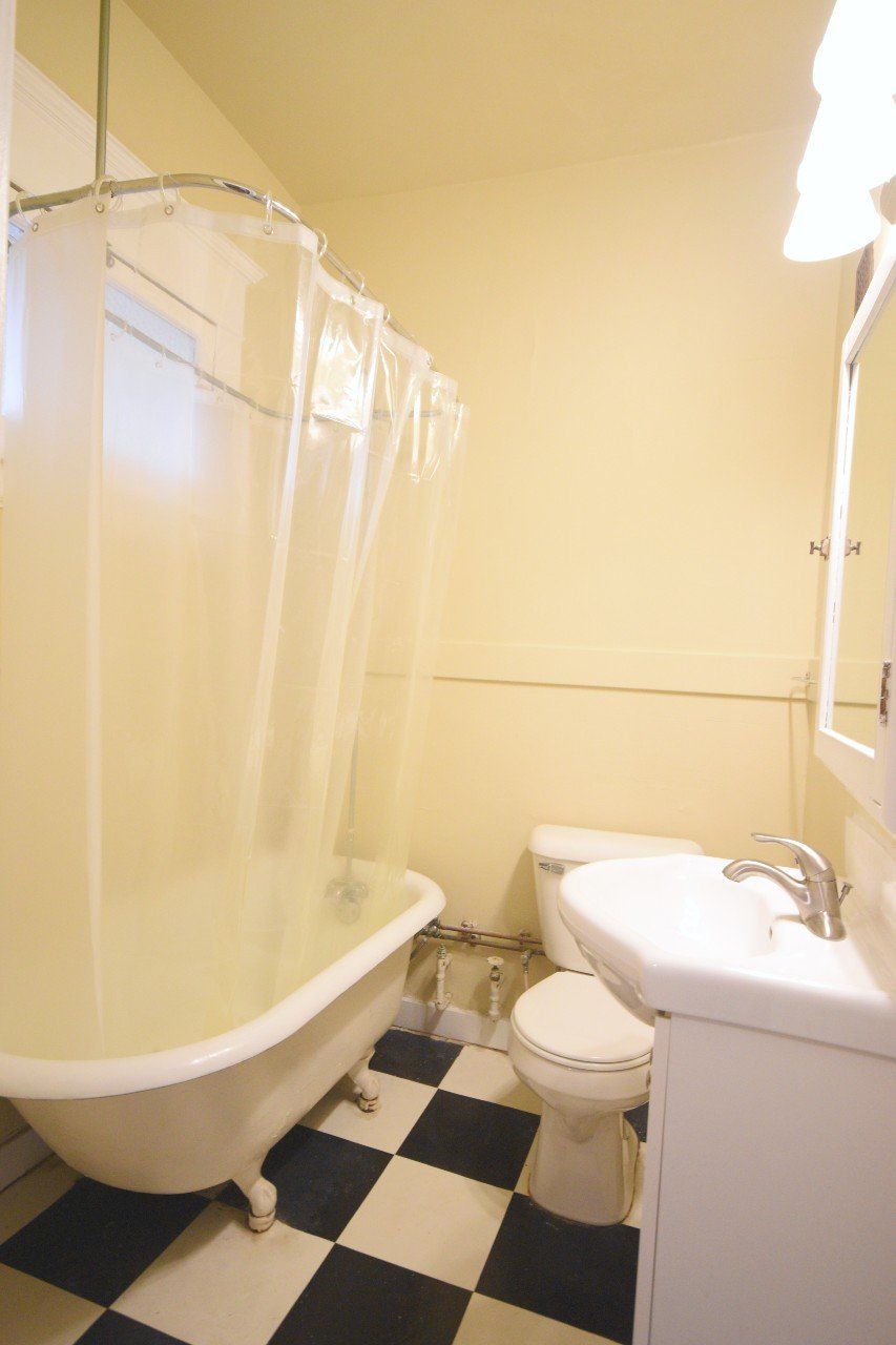 265 Dayton Ave Bathroom