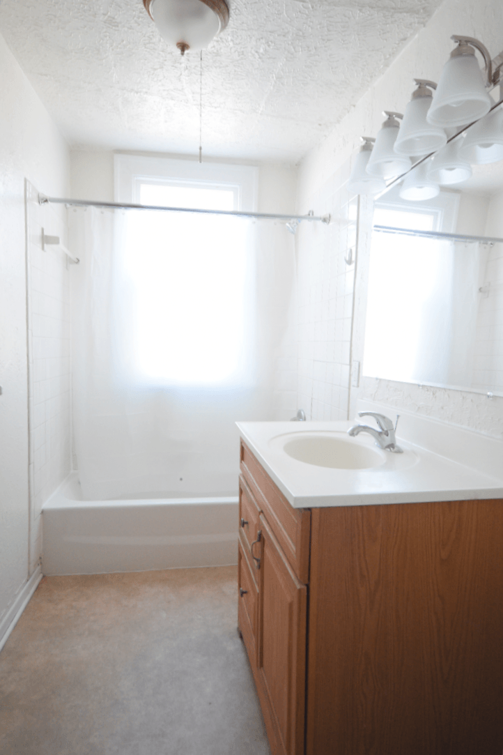 2401 Dupont Ave S Bathroom
