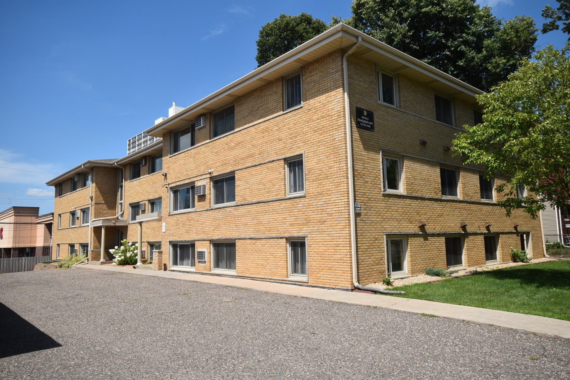 Mount Curve Apartments