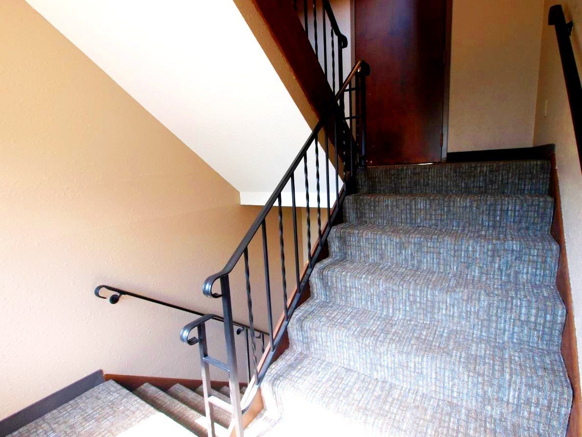 2324 Bryant Ave S Stairs