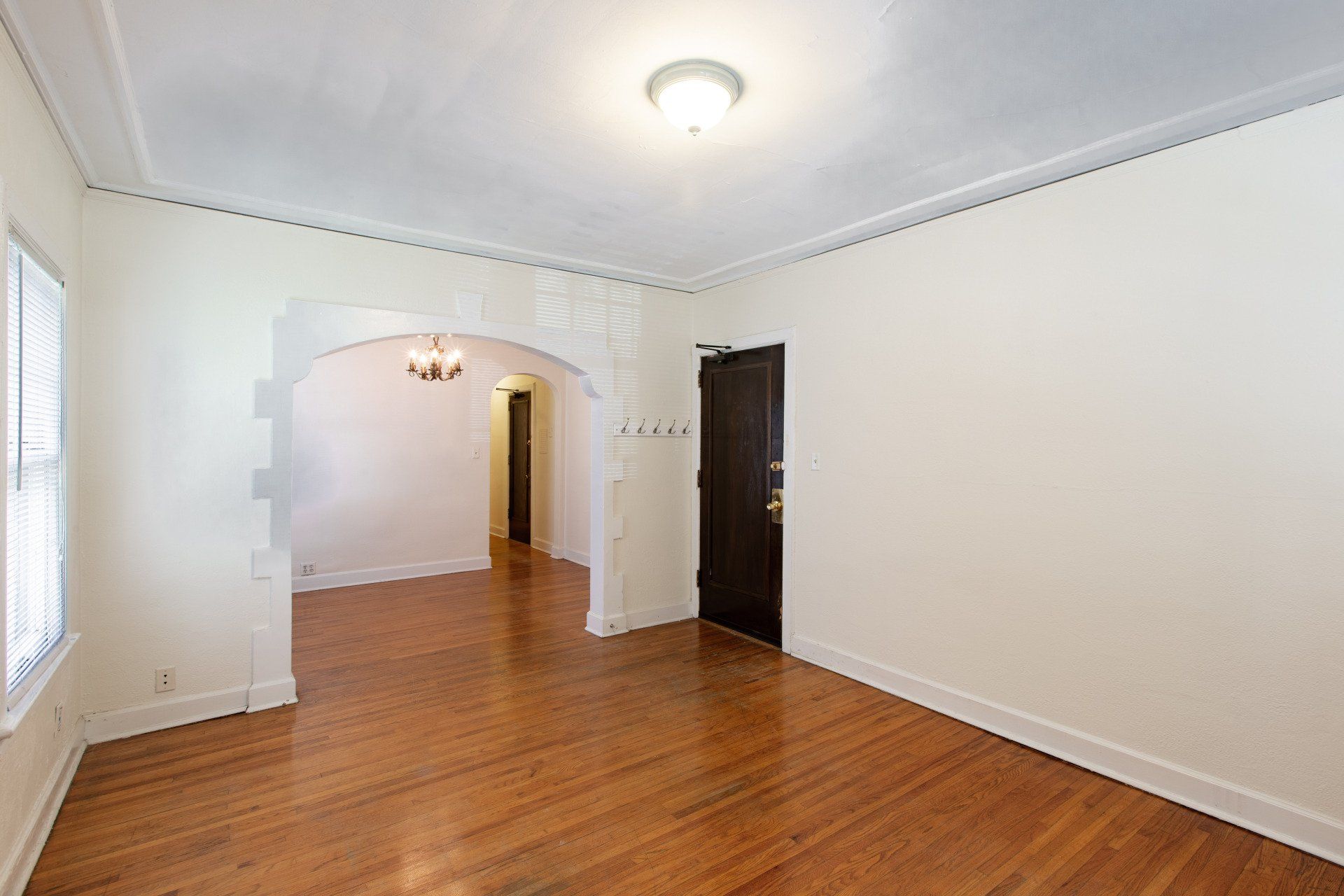 3508 Dupont Ave Living Room