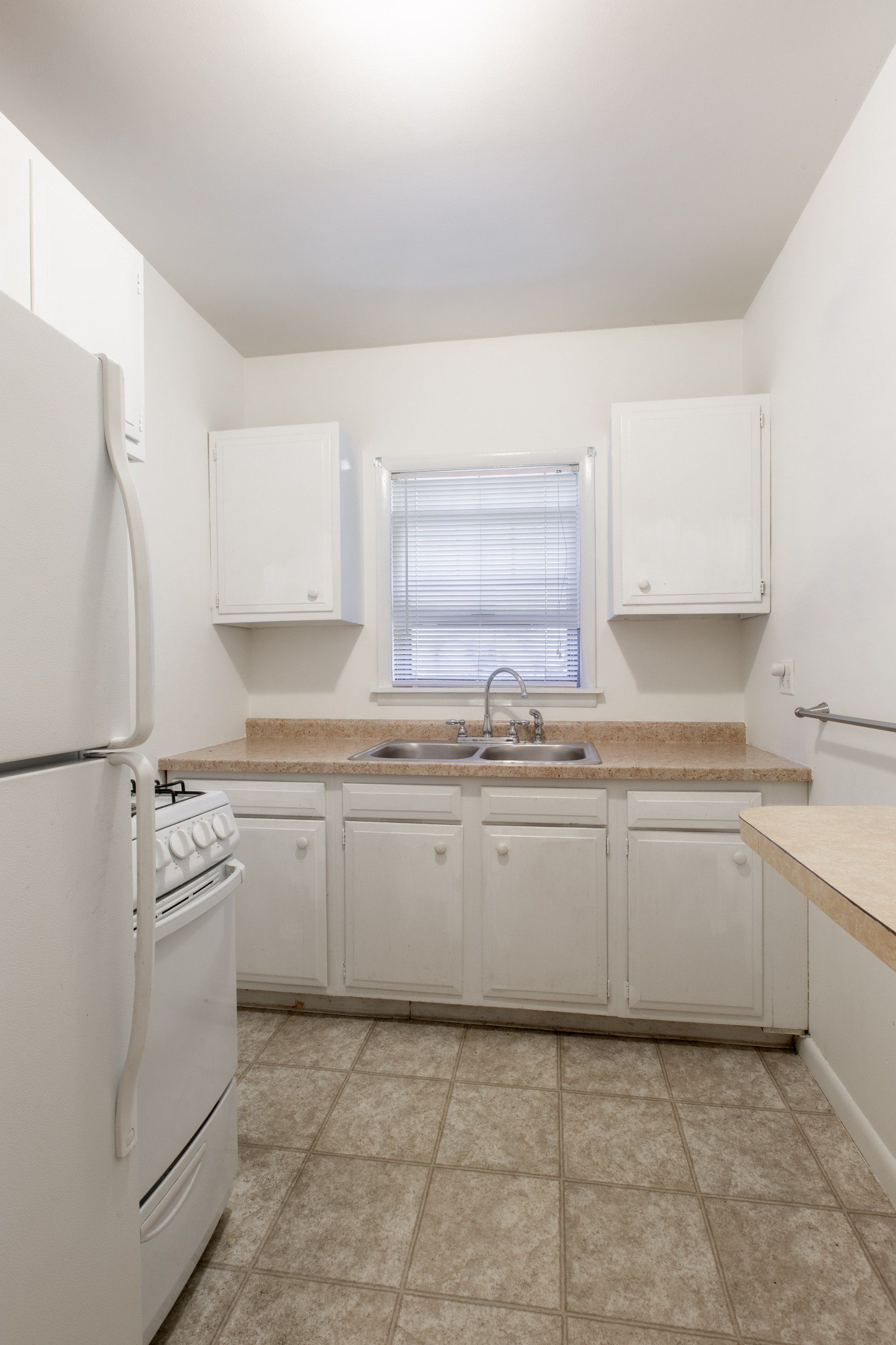 3508 Dupont Ave Kitchen