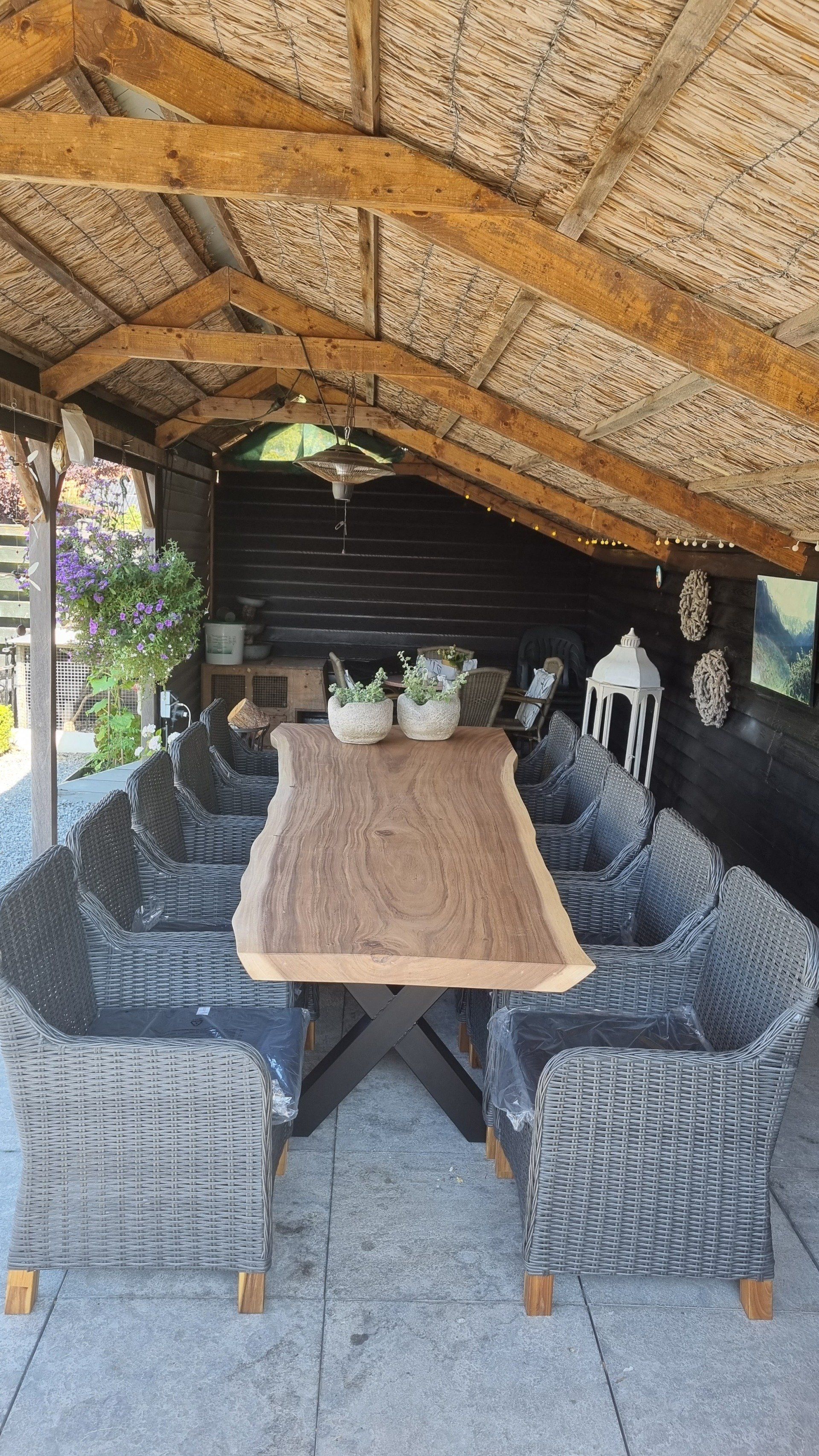 Waarom gaat een eikenhouten tafel generaties mee?