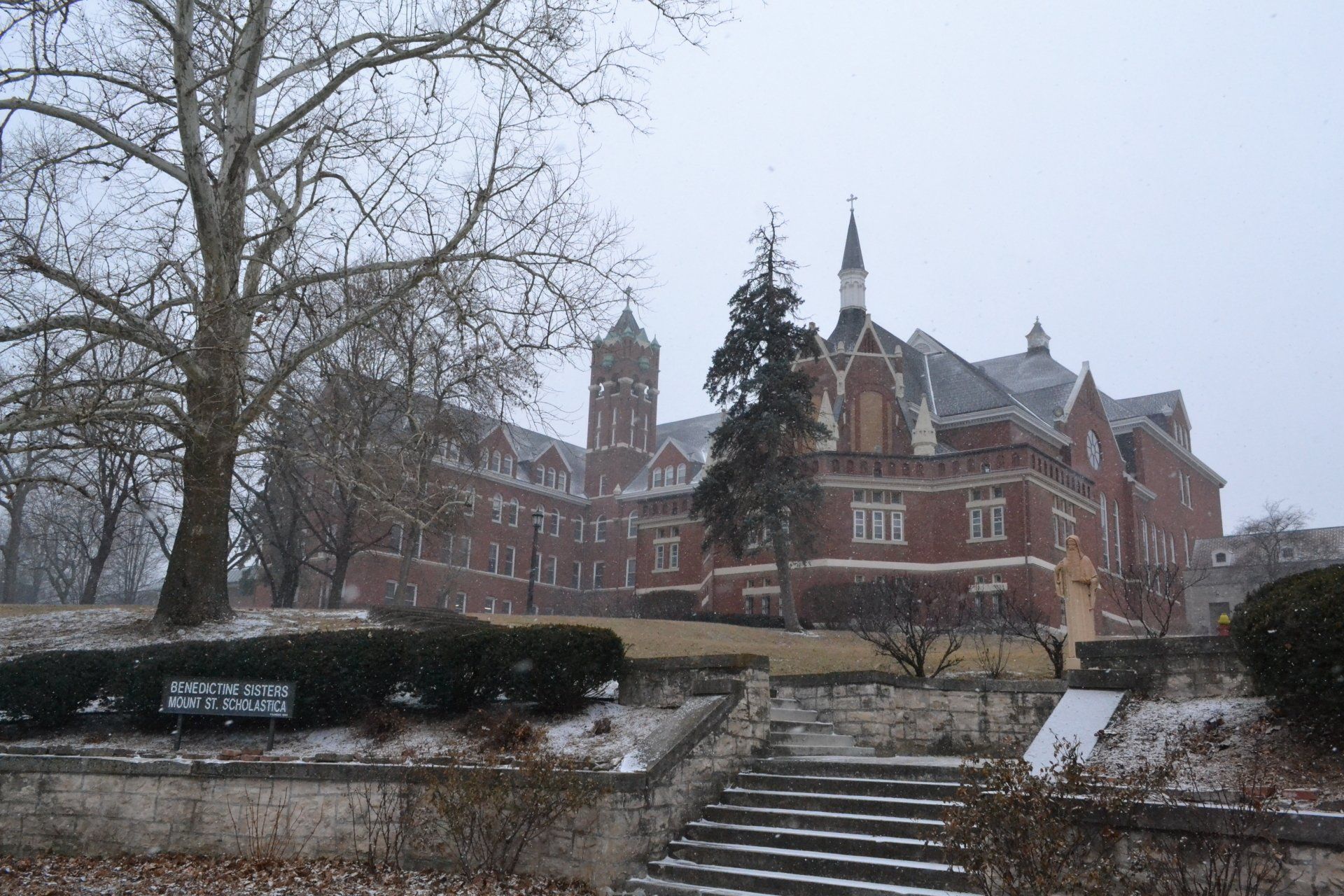 A large brick building with stairs leading up to it