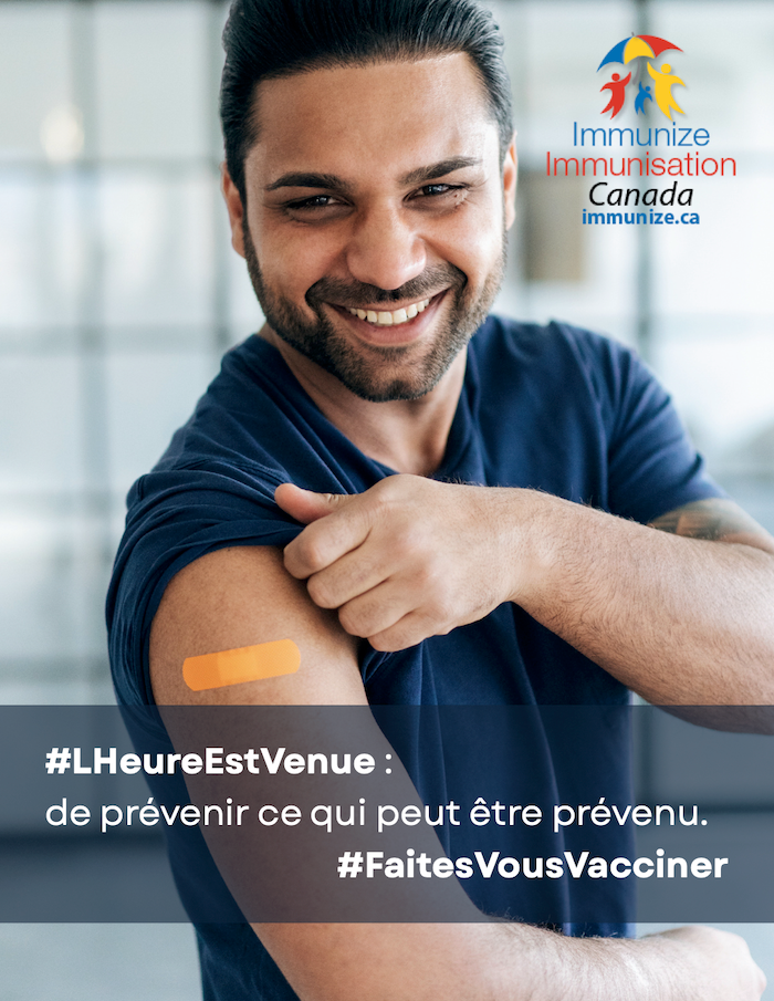Un homme s'est fait vacciner sur le bras