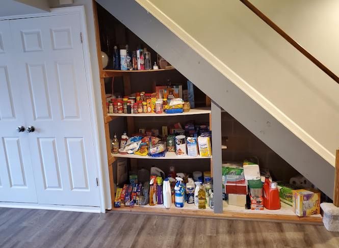 there is a ladder in the middle of the room .