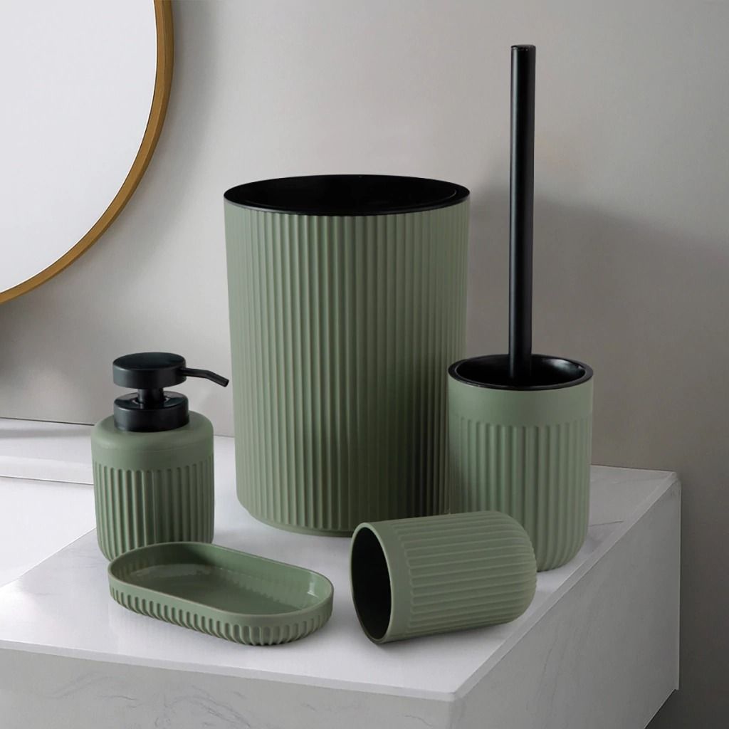 Juego de baño acanalado de color verde salvia con dispensador de jabón