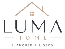 Logotipo de LUMA Home con icono de techo de casa color canela y eslogan “Blanqueria & Deco”.