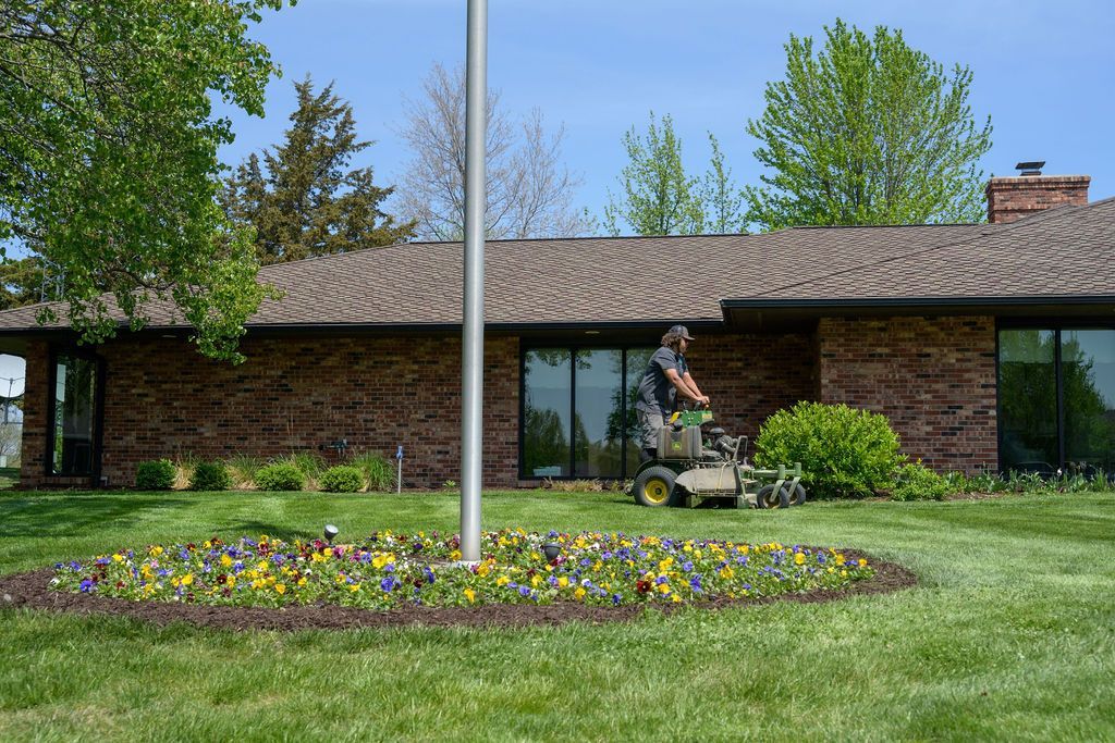 Quality Lawn Care Results - Columbia's Top Choice: Quality Cut Lawn Care