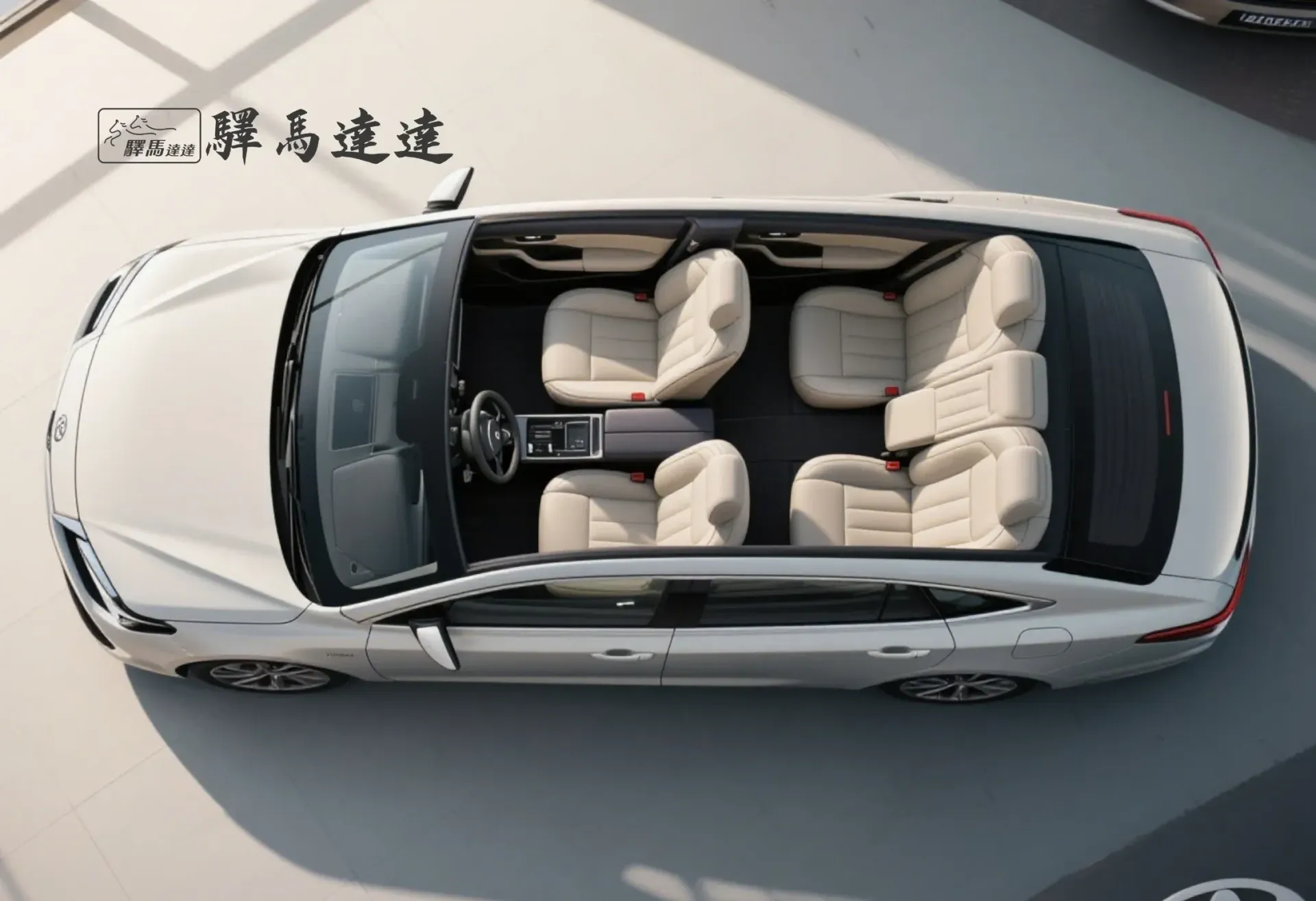 豐田凱美瑞車內寬角側視圖,呈現前排與後排座椅,座椅之間的間距清晰可見。畫面左上角顯示「驛馬達達」標誌。