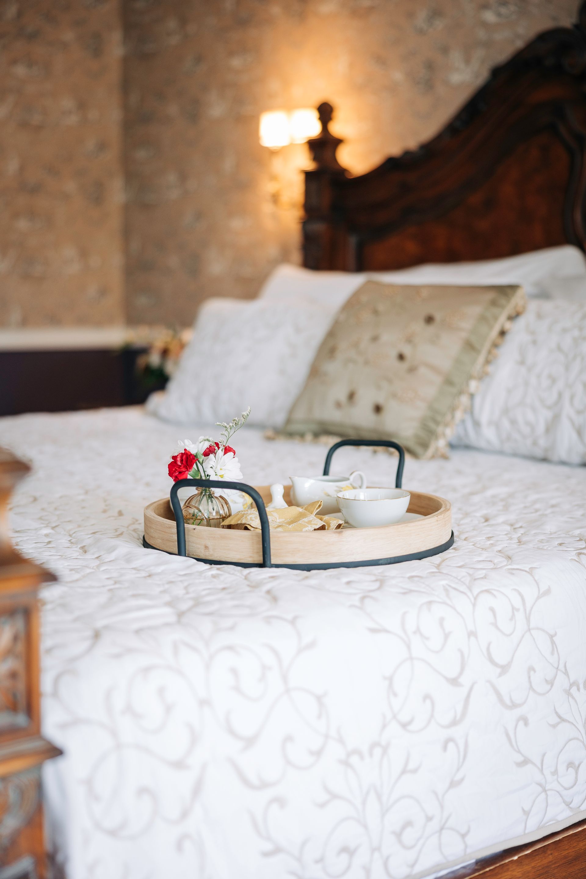 Bedspread & tray