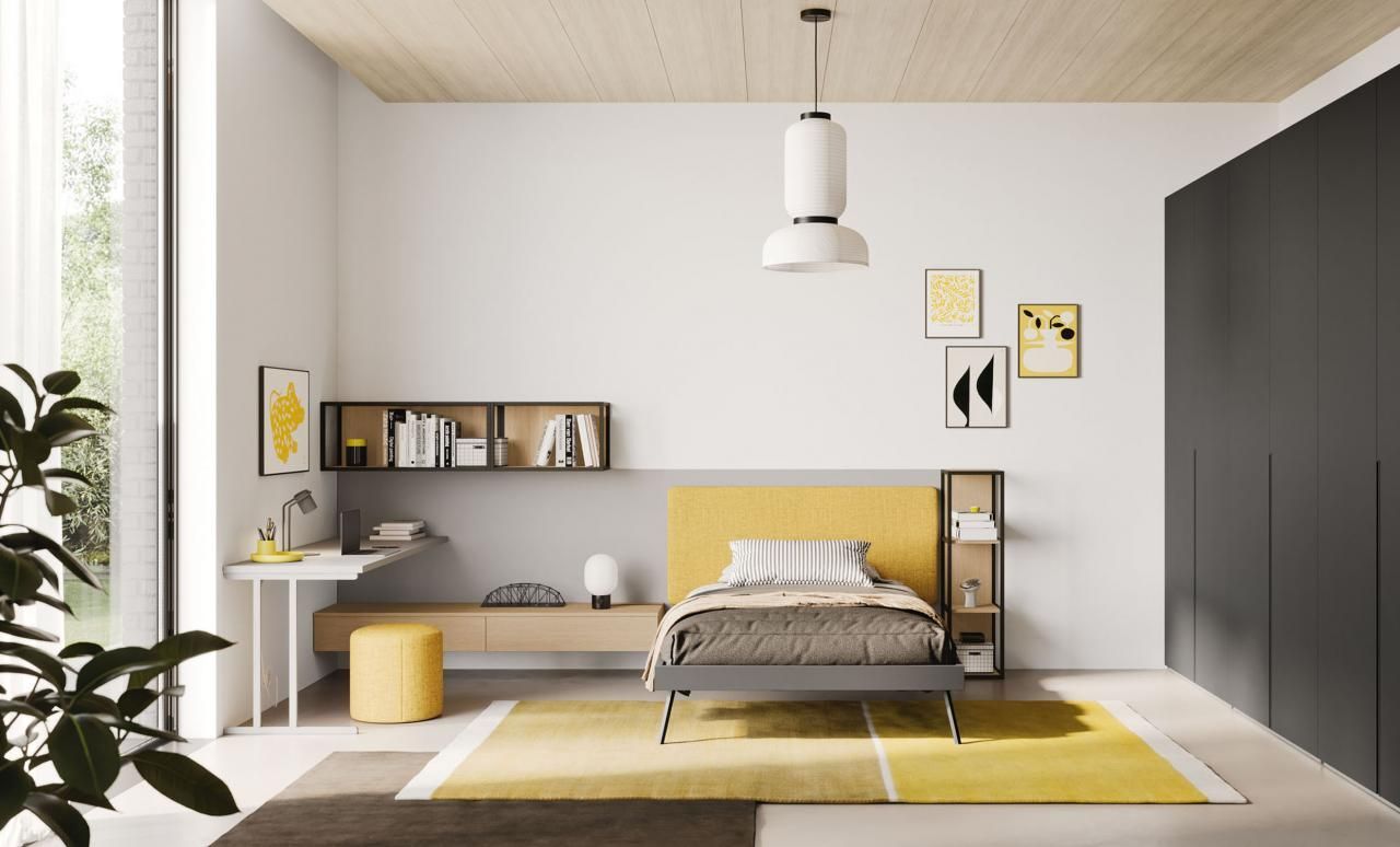 Camera da letto moderna e minimalista con letto, scrivania, tappeto giallo e armadio nero.