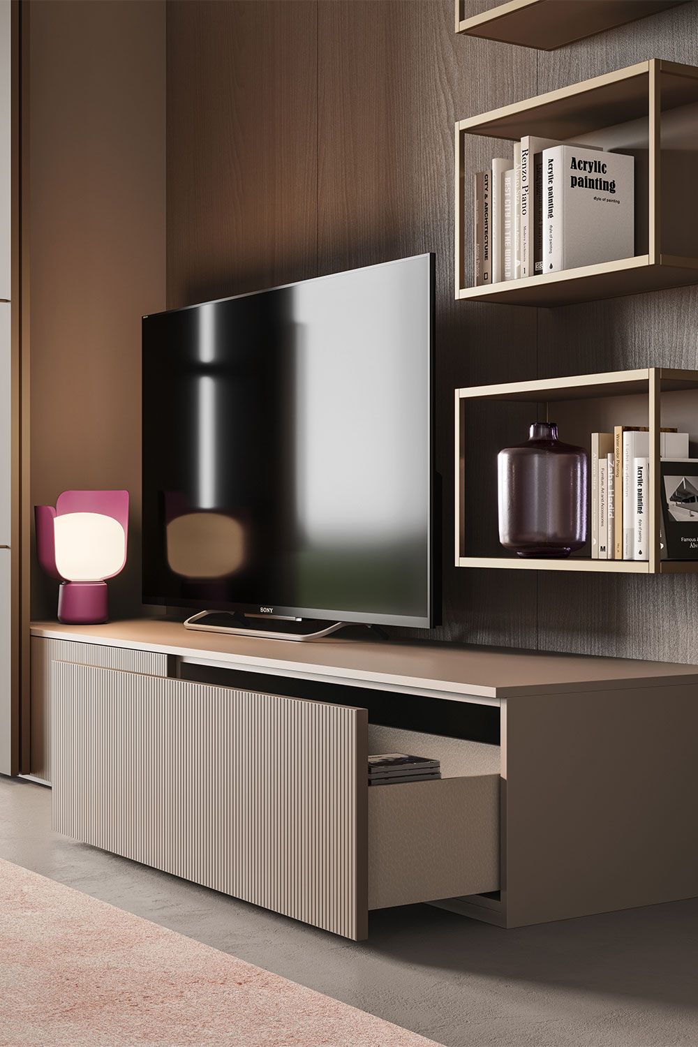 Soggiorno moderno con TV, mensole in legno e mobile TV in legno chiaro con oggetti decorativi.