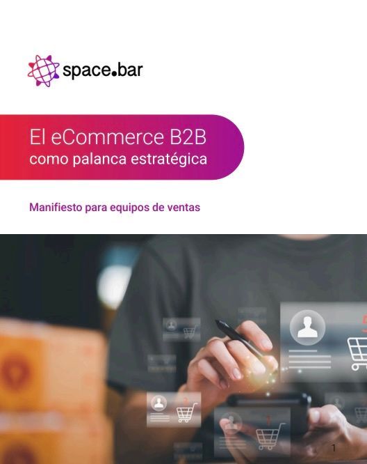 Portada con logo space.bar y texto “El eCommerce B2B como palanca estratégica” sobre fondo con manos usando tableta