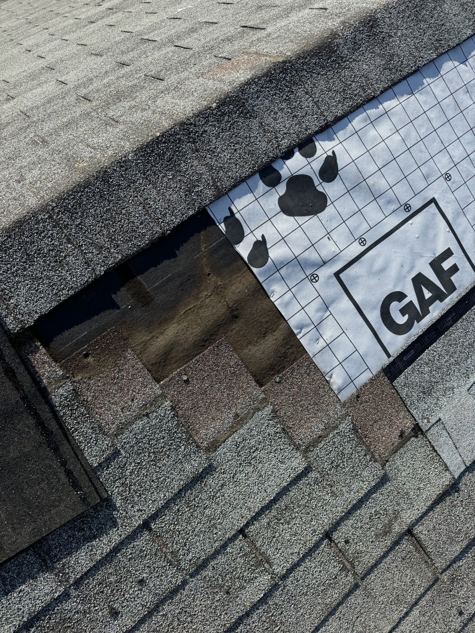 A close up of a roof with a gap in it.