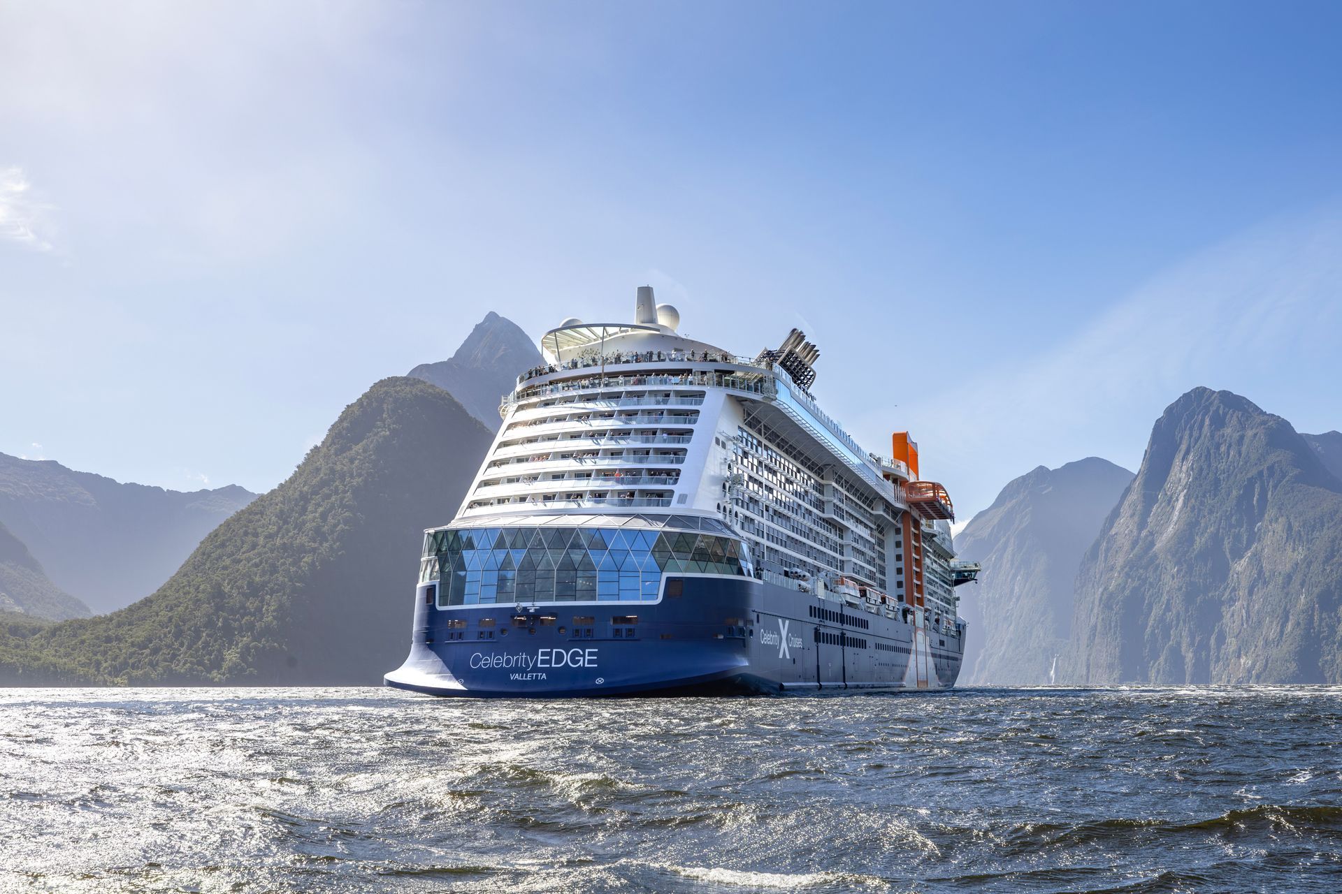 Cruise ship 