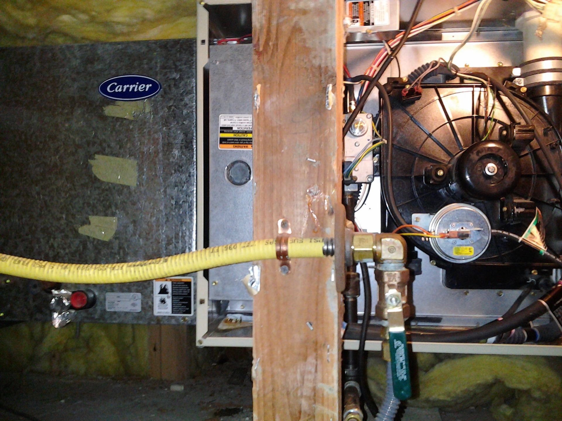 Carrier gas furnace installed by Kings Heating, certified Carrier dealer in Lynnwood WA