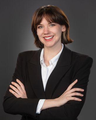 Molly Pratzner headshot