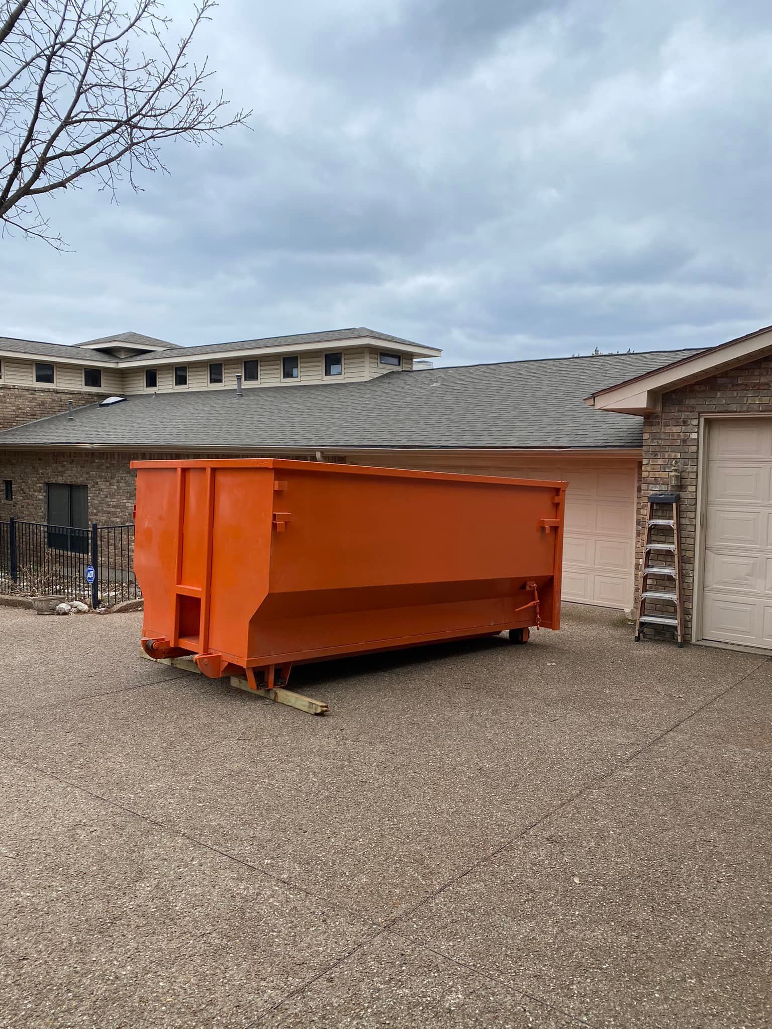 What Can You Put in a Dumpster in Texas? Accepted and Prohibited Items Guide