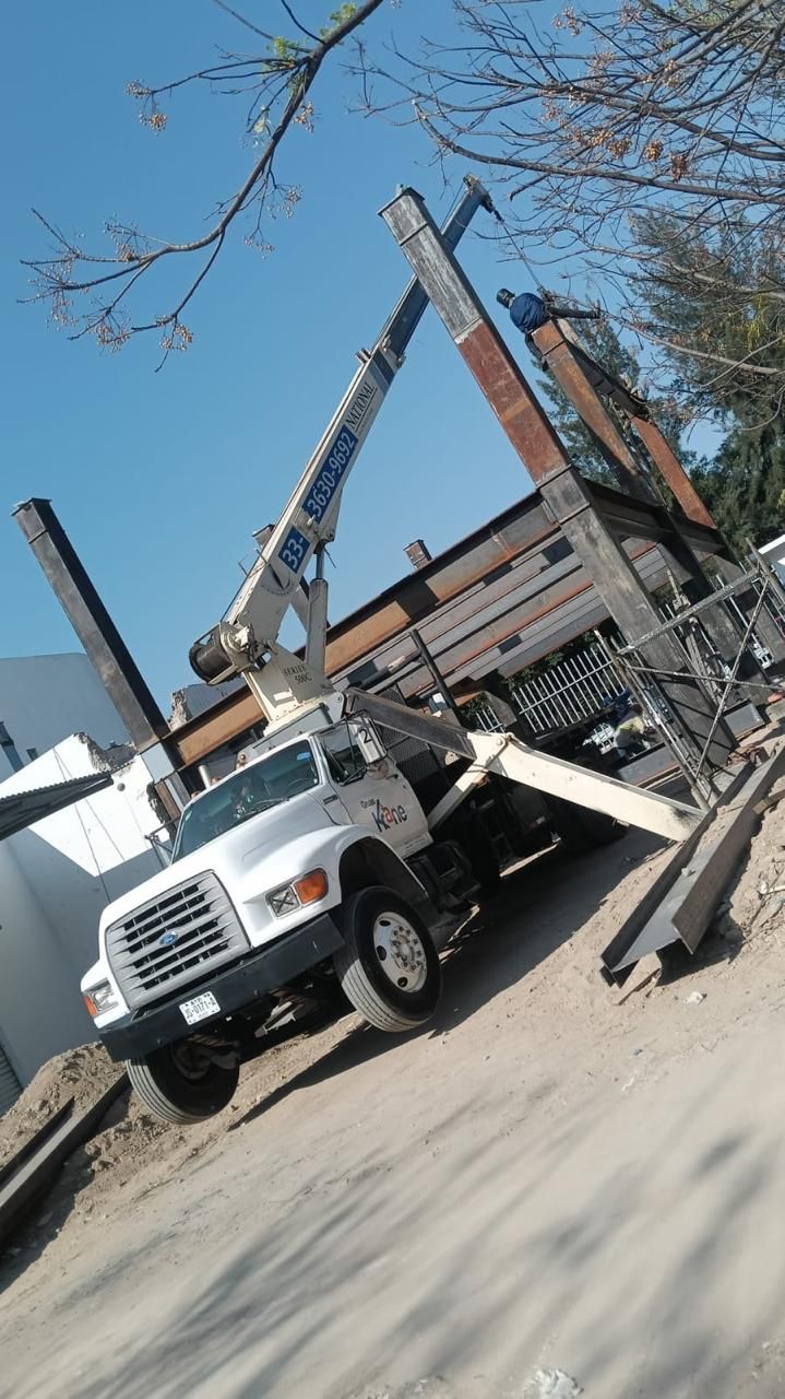 grua montando armadura
