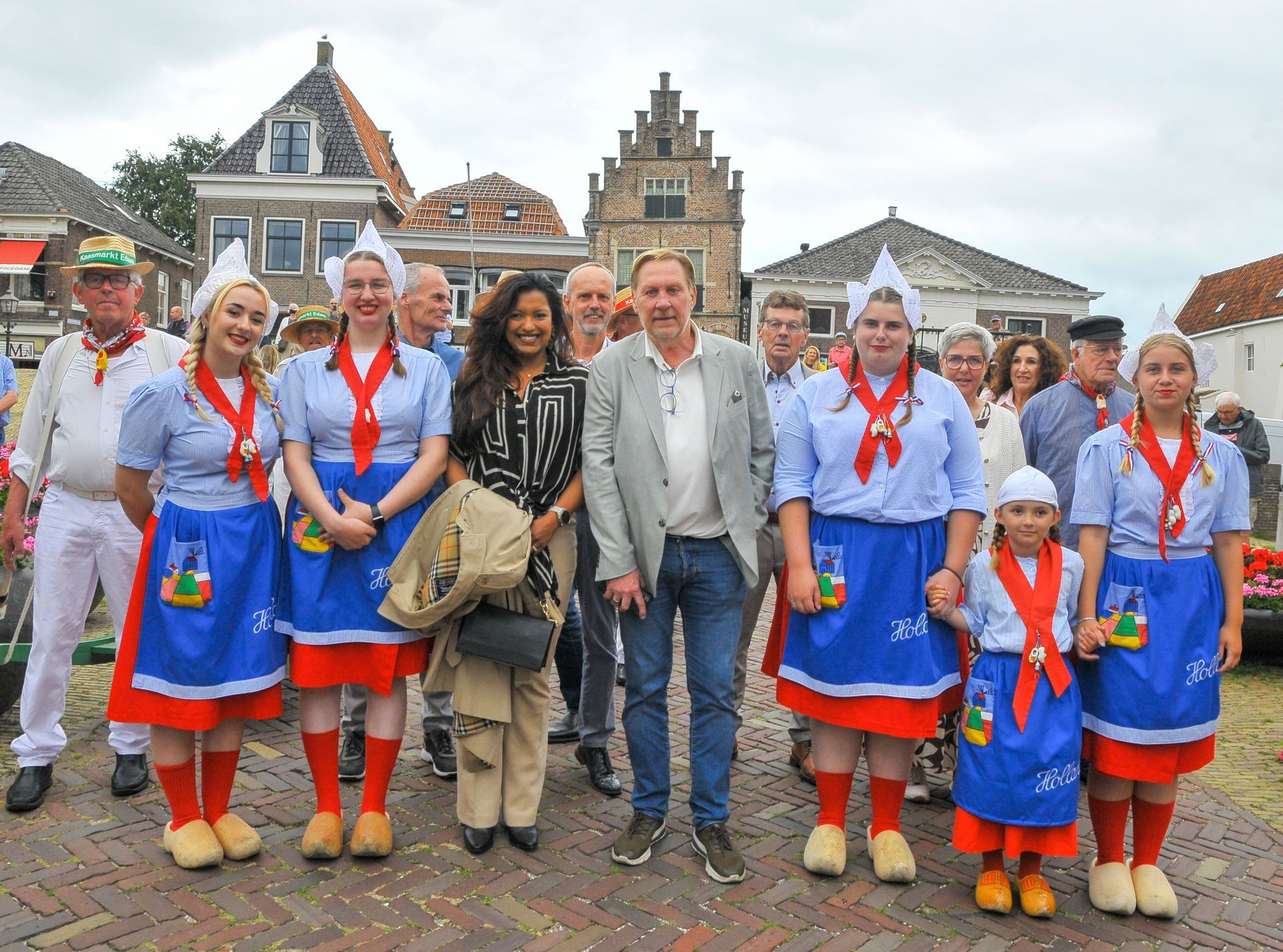 Oos Kesbeke - Augurkenkoning op de kaasmarkt in Edam - Volendam