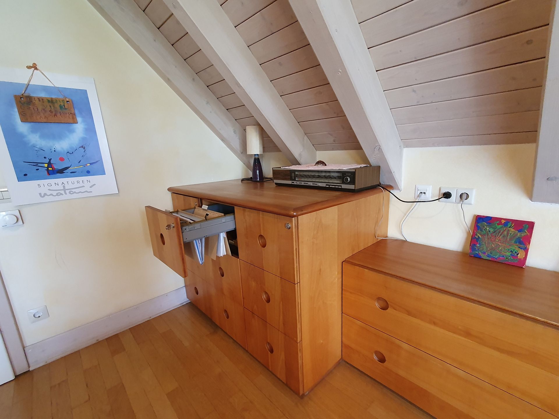 #Akten-Auszugs-Kommode
verschließbar,
130 x 86 x ~95 cm
Kirschbaum
mit interessanter Griffgestaltung
auch als Einzelstück möglich
#steinhauer.top