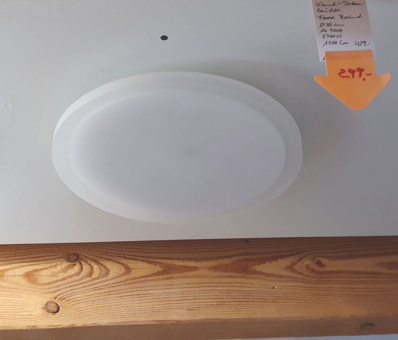 #flache Wand-Deckenleuchte #Foxx,
#LED 16 W, 1200lm, 2700K, in Kunsstoffscheibe eingebettet, 30 x 3 cm,
#Ausstellungsmodell reduziert von:
429,- € auf 299,- € VB
#steinhauer.top
#designleuchten
#led-leuchten
