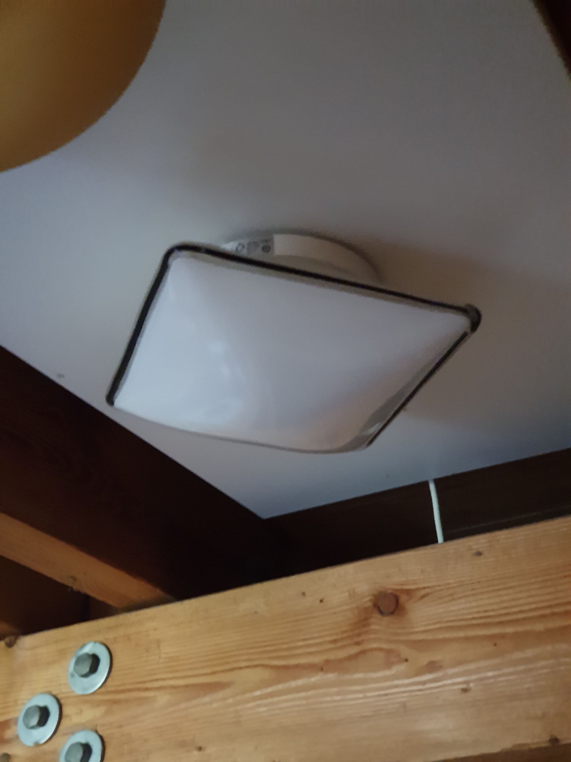 #mundgeblasene Wand- Deckenleuchte #KEA
#LEUCOS, 22 x 22 x 11 cm, 2x E27,
#Ausstellungsmodell reduziert von:
390,- € auf 199,- €