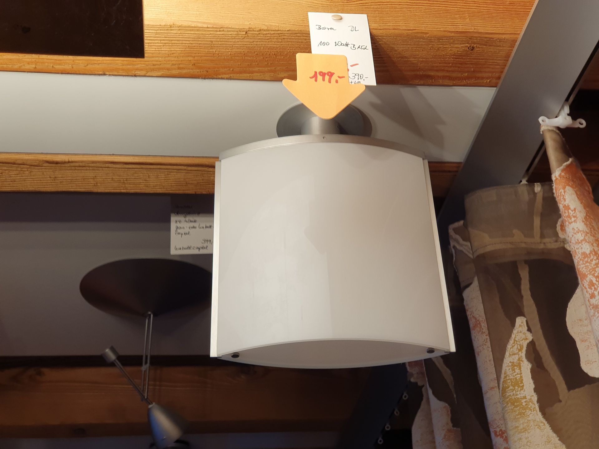 elegante blendfreie Deckenleuchte #Remo 16 x 19 cm
Fassung B15d für HV oder LED max. 90W
Diffusor Opalglas
Fab. Kreisl
Ausstellungsmodell reduziert von:
310,- € auf 199,- €