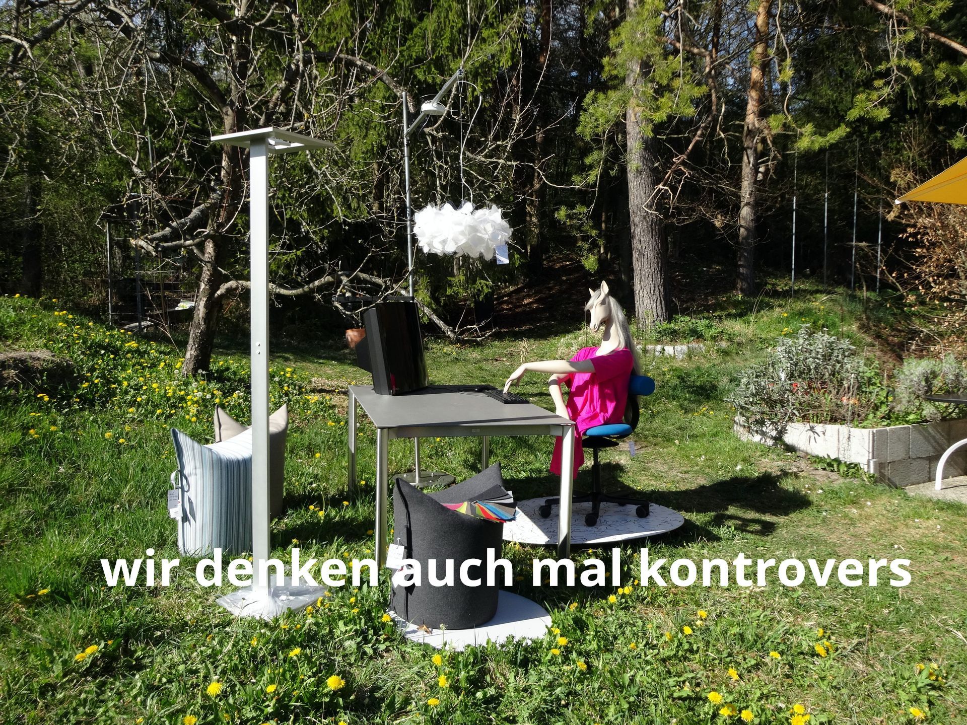     #Familien- Arbeitstisch 
  #  mit 6 Schubladen
    #für Arbeitsutensilien
    #behr-Design
    #Ahorn
#steinhauer.top
#Ausstellungsmodell