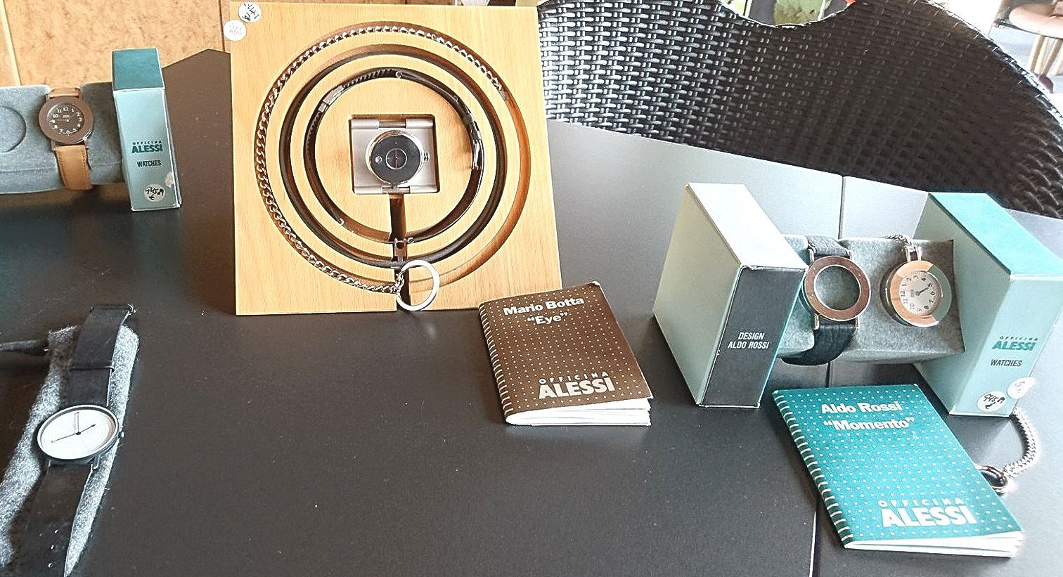 #Kombi-Uhr, #Eye, #Alessi, #Mario Botta, #Schmuck-Uhr, #Taschen-Uhr, #Uhr-Anhänger, #Armband-Uhr, #Uhr-ausstellungsmodell, sonderpreis 999,- €, #Instagram Steinhauer-wohnen, #sammlerobjekt,
#www.steinhauer.top,
