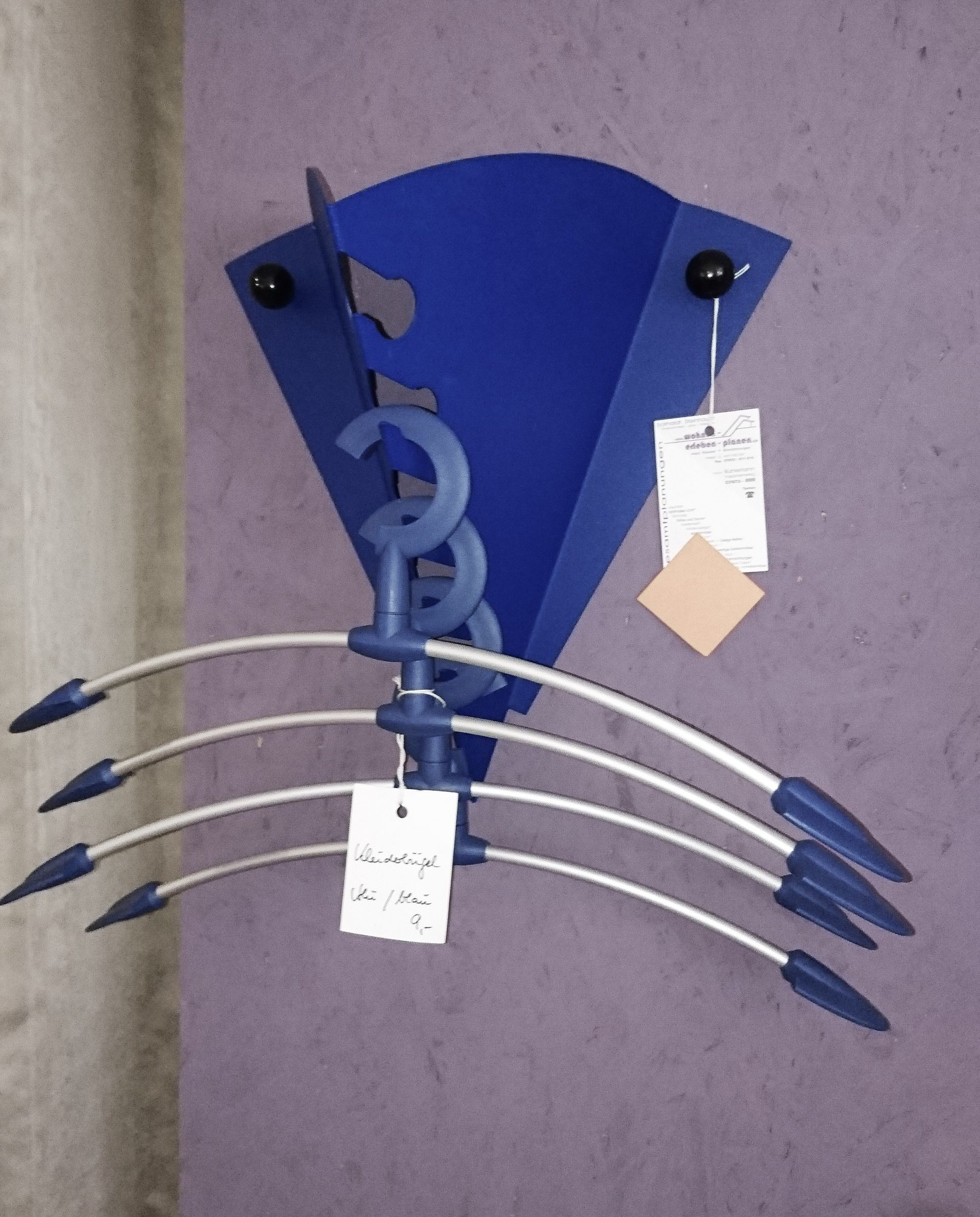 #pfiffiges- Garderoben-Element- für- 5 -Kleider-Bügel
33x35 cm-Stahlblech - blau
Fab-D-Tec-
Ausstellungsmodell-reduziert-auf:
49,- €