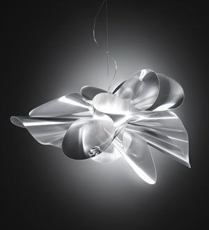 #kunstvoll gefaltete #Hängeleuchte #Etoille, 73 x 43 cm, aus antistatischer #Cristalflex-Folie, (staub-abweisend), LED 21W= 2.830lm, 2700k, Cri 90,, #magnetisch haftent - abnehmbar.
#Ausstellungsmodell reduziert,
#Neupreis: 840,- €
#design-leuchten.info