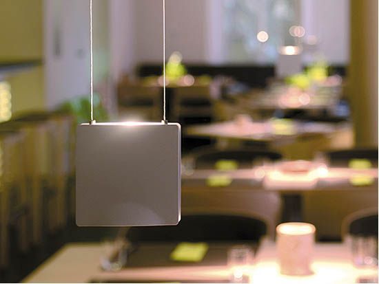 #Design -#Pendelleuchte #Sly,
#minimierte, #lichtstarke, #blendfreie #Pendelleuchte:
#up/down, #mehrfach auch an der Schiene, #steinhauer.top