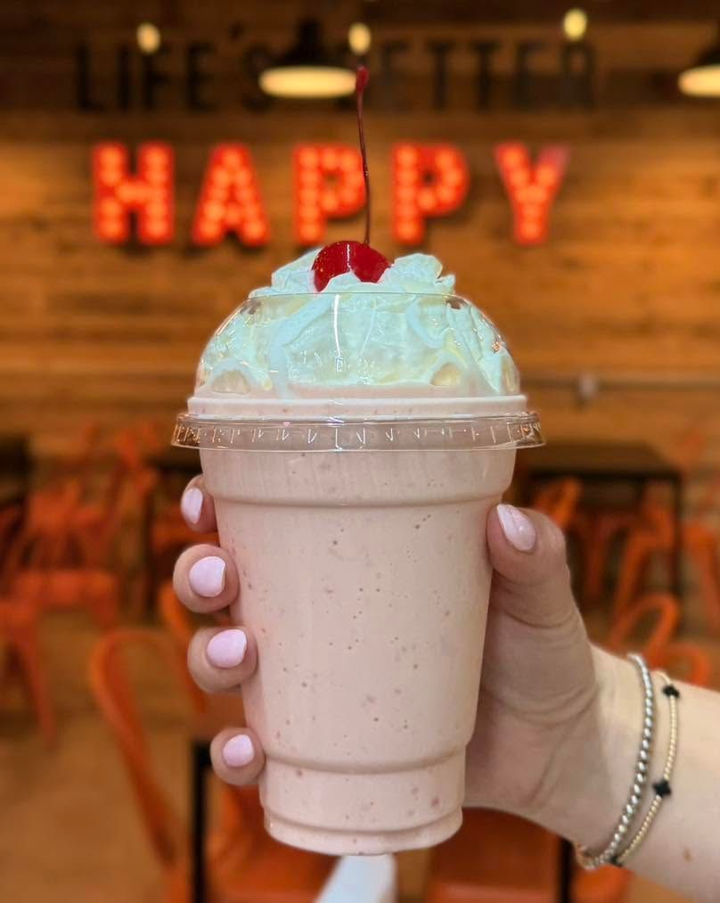 Happy's Sip and Dip homemade ice cream shop in Gainesville, Texas near River of Love Cabins serving premium ice cream, handcrafted treats, and family-friendly desserts.