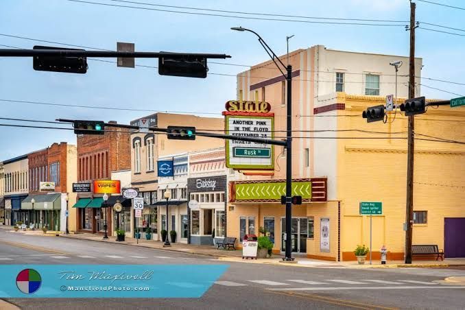 Historic Downtown Gainesville, Texas near River of Love Cabins featuring the Cooke County Courthouse, local boutiques, restaurants, coffee shops, wineries, and seasonal community events.