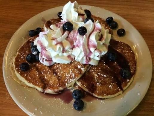 Prairie Kitchen in Ardmore, Oklahoma near River of Love Cabins serving made-from-scratch breakfast, fluffy pancakes, biscuits and gravy, omelets, and classic Oklahoma comfort food.